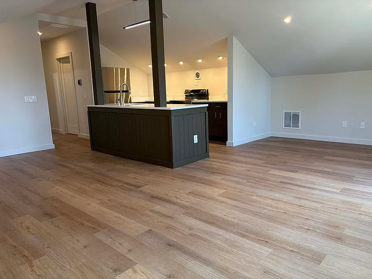 20 W 3rd St #3 — Photo 7