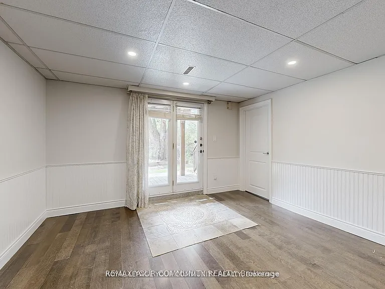 52 Eleanor Cir #LOWER — Photo 4