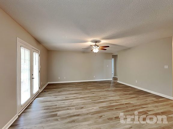 3rd image of 1209 Woodbriar St