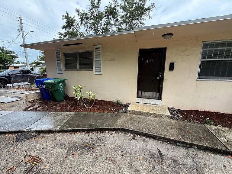 1475 NW 51st Ter #1475 — Photo 3