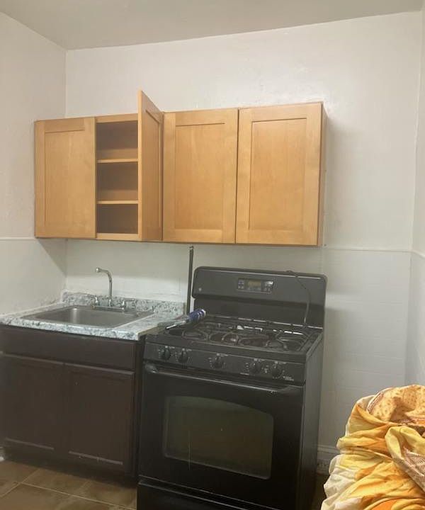 1st image of 7104 Elmwood Ave #2F