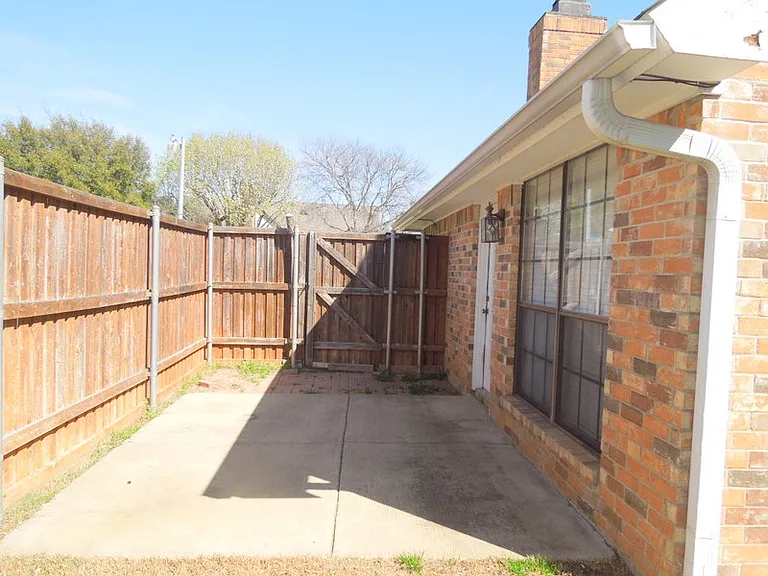 4400 Odessa Dr — Photo 17