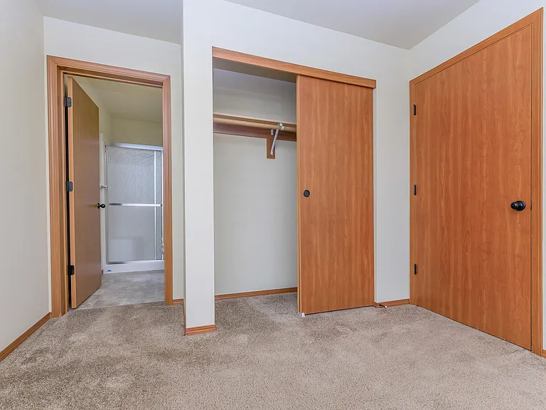 Monroe Avenue Apartments — Photo 20