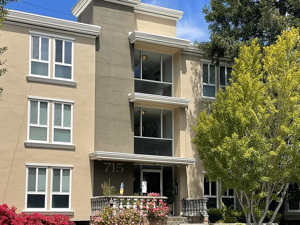 715 Laurel Ave #202