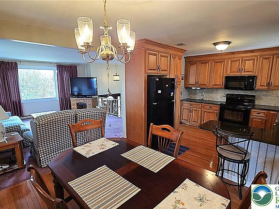 3rd image of 3339 Barklay Cir
