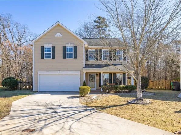 3801 Cottesmore Dr, High Point, NC 27265