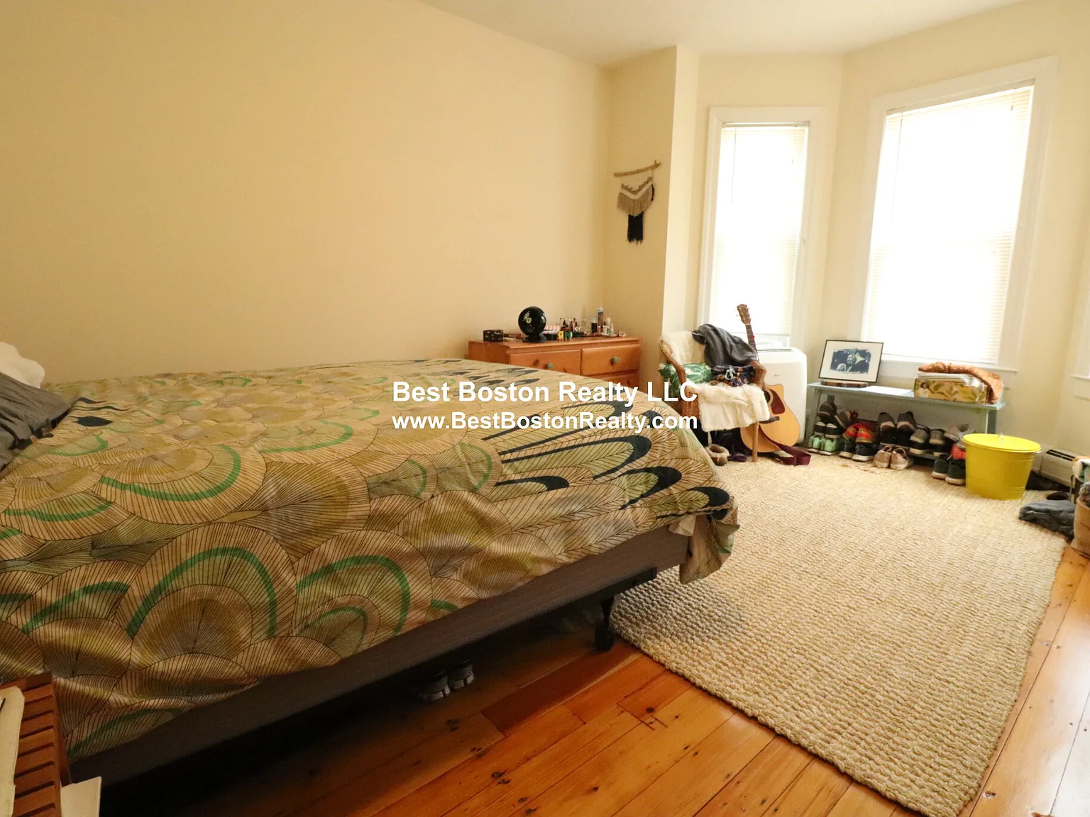 3 bed, 1.0 bath, 1100 sqft, $3,300 — Photo 3