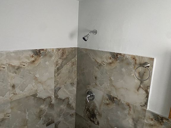 4th image of 544 NE 124th St #4
