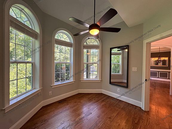 5th image of 3353 Cheswick Dr