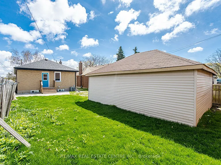 102 Wilson Rd S #UPPER LEVEL — Photo 23