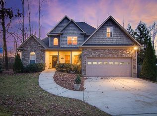 18 Edinborough Ct, Greensboro, NC 27406
