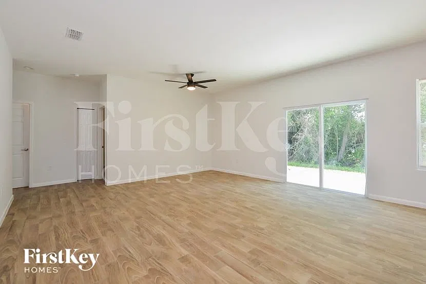 4 bed, 2.0 bath, 1653 sqft, $2,515 — Photo 3