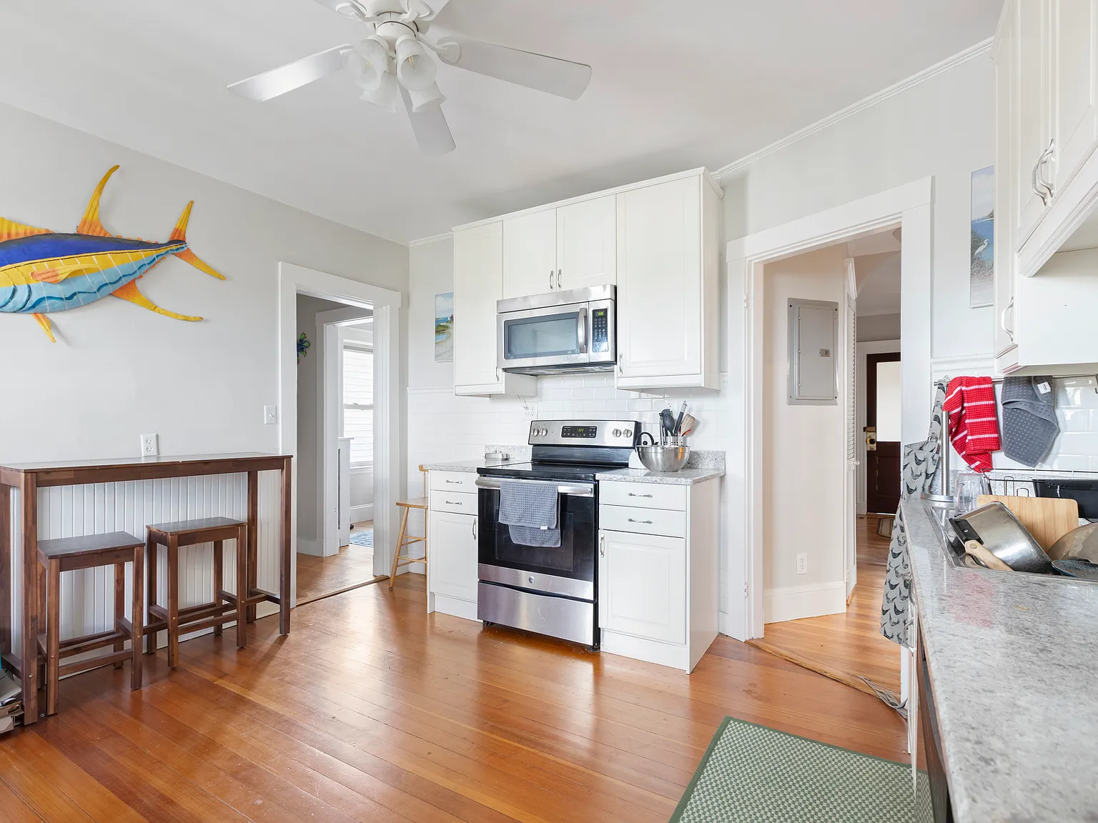 3 bed, 1400 sqft, $3,395 — Photo 3