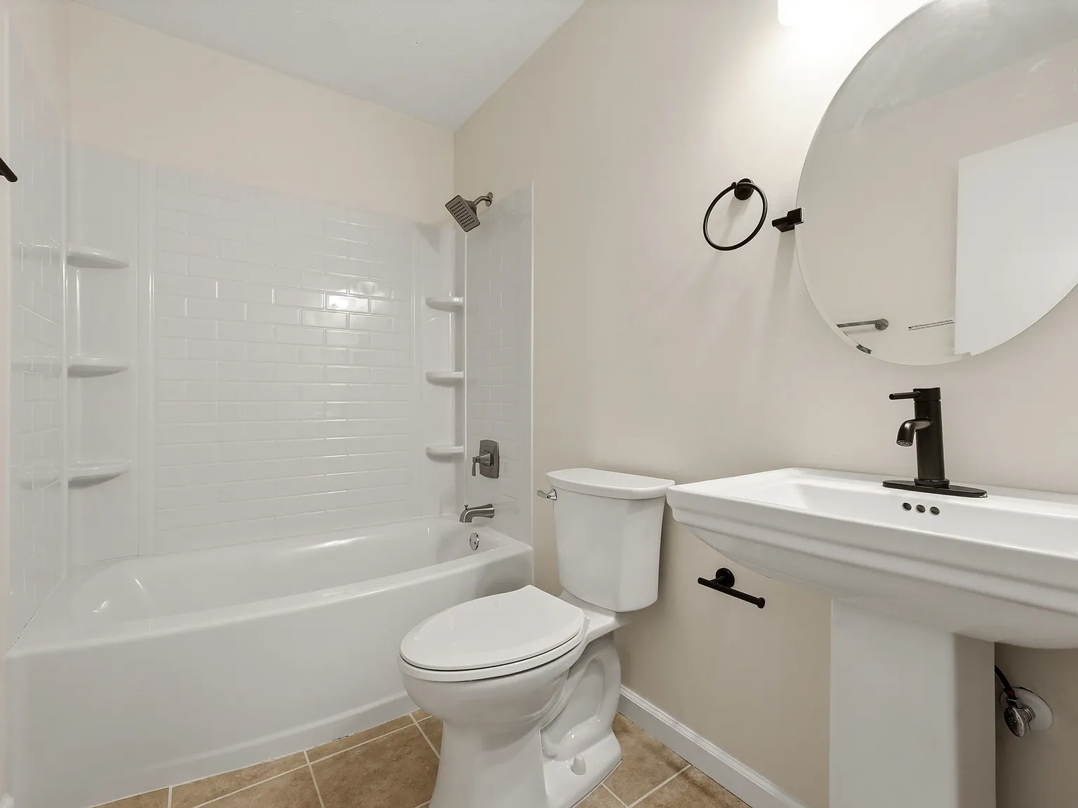 3 bed, 1.5 bath, 2080 sqft, $2,400 — Photo 2
