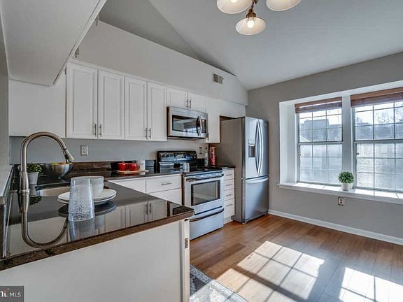 3rd image of 3324 Lakeside View Dr