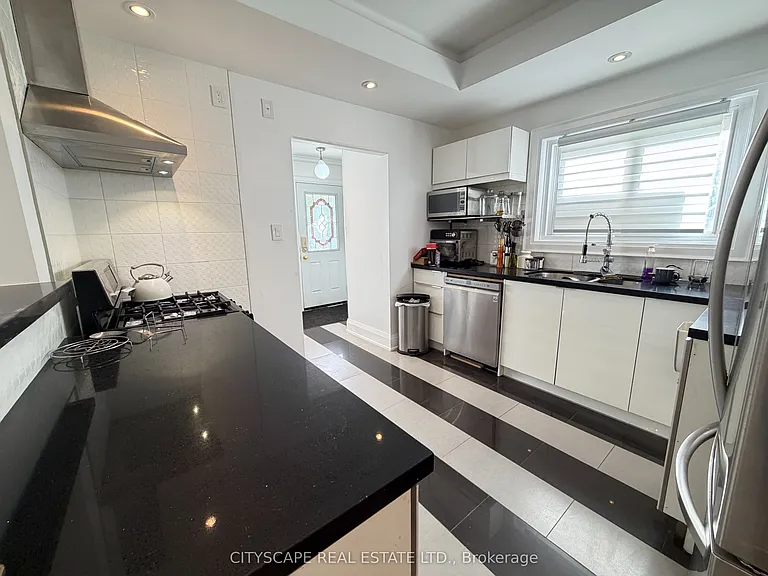 135 Bonham Blvd #UPPER — Photo 14