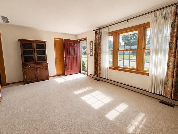 5th image of 9036 Green Meadow Dr