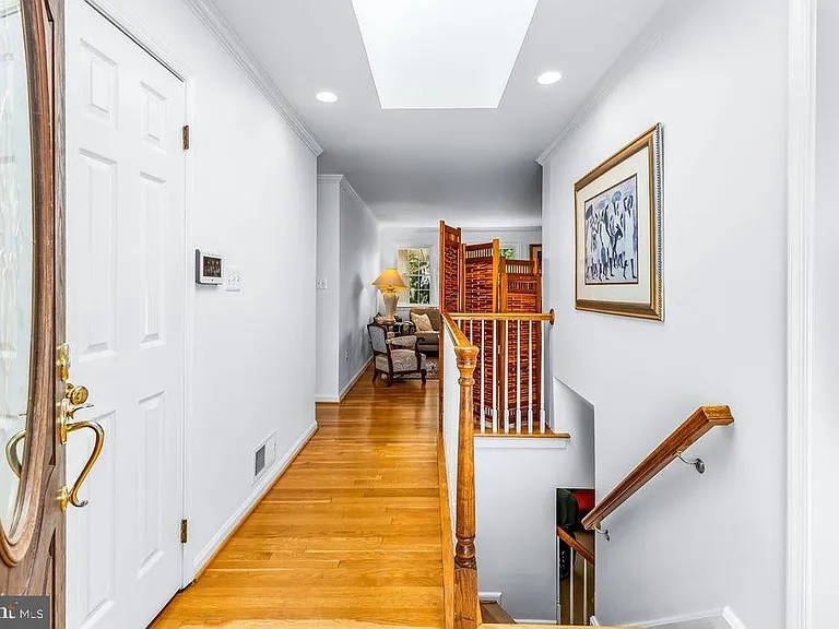 1329 Gresham Rd — Photo 6