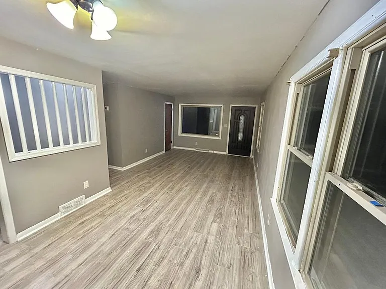 1505 McGuinn Dr — Photo 2