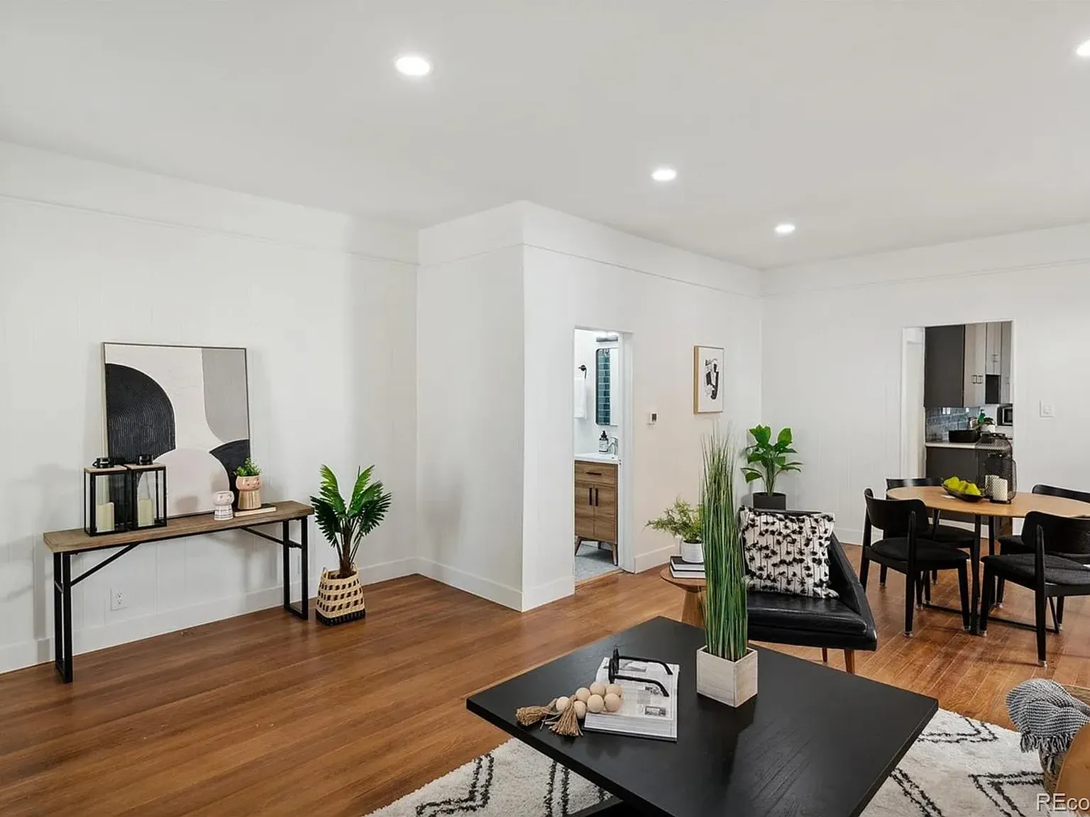 2 bed, 1214 sqft, $2,950 — Photo 4