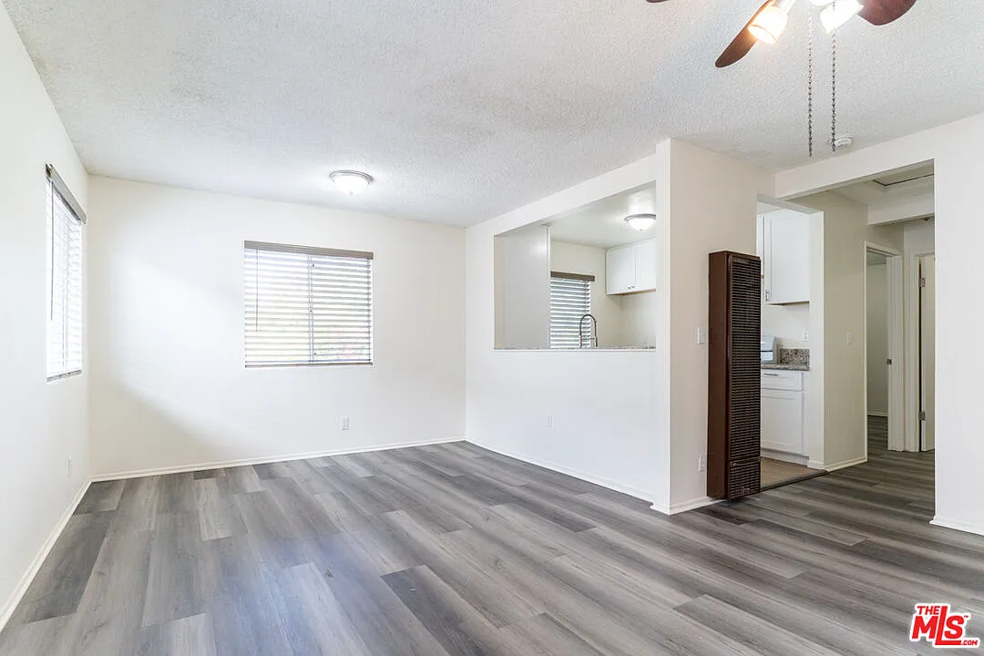 2 bed, 1.0 bath, 733 sqft, $2,025 — Photo 2