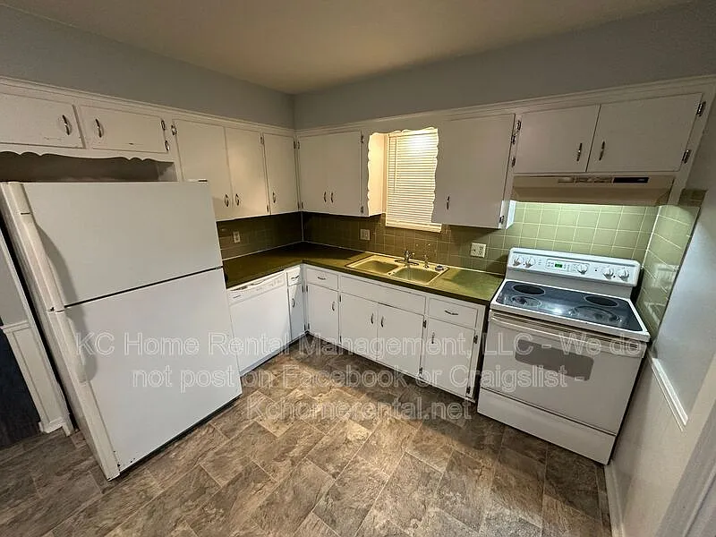 2 bed, 1.0 bath, $1,295 — Photo 4