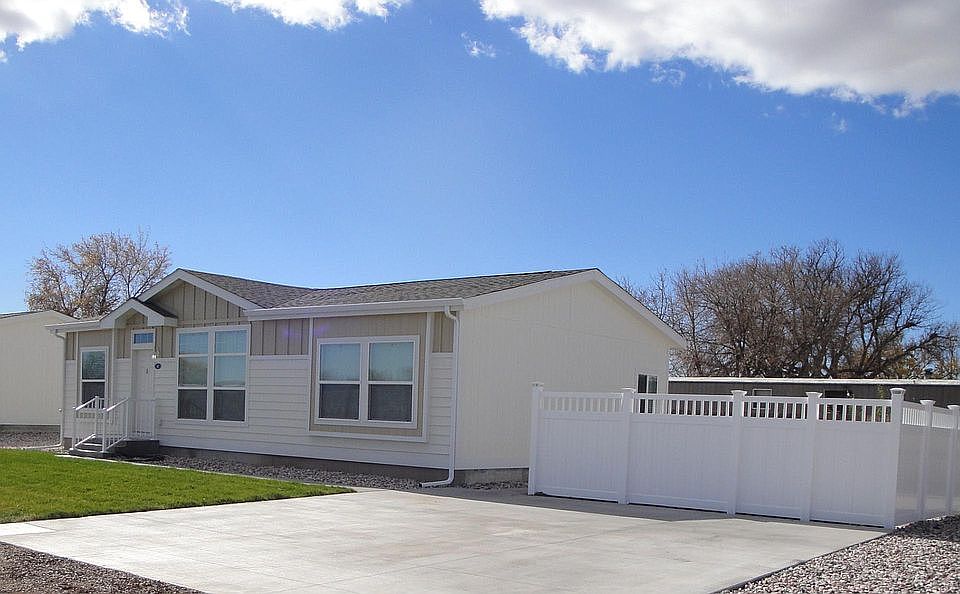 Brand new 3 bedroom, 2 bath home in quaint 55+ Rental Community.