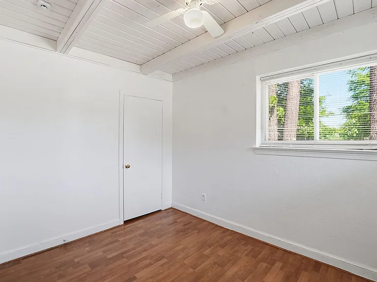 11000 Park Rd — Photo 18