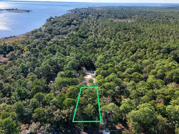 32 Patela St, Freeport, FL 32439
