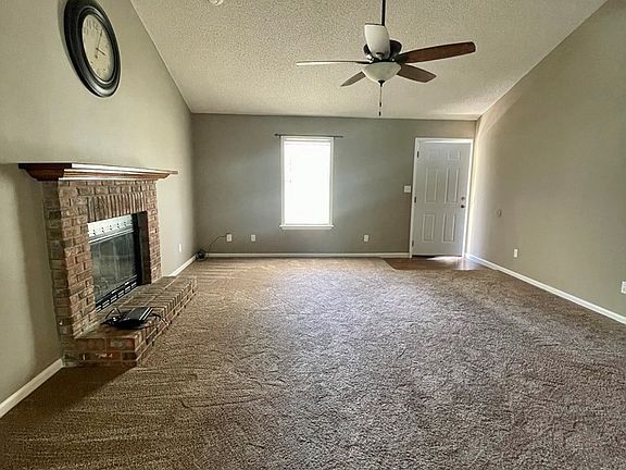 4th image of 4116 Clay Dr