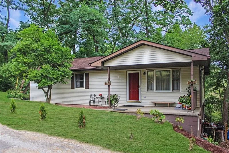 219 Marwood Rd photo 1