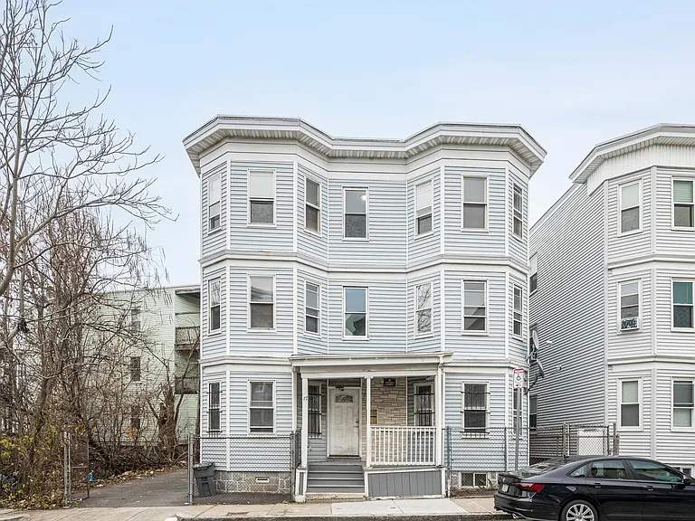 17 Cawfield St #1L — Photo 6