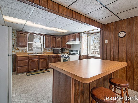 4th image of 2565 W Bay Dr