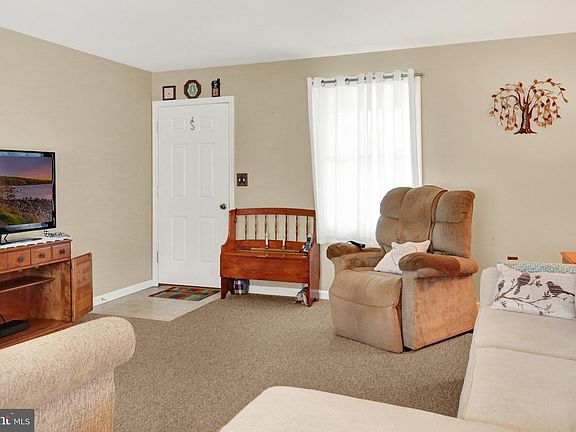 4th image of 11 Meadow Dr