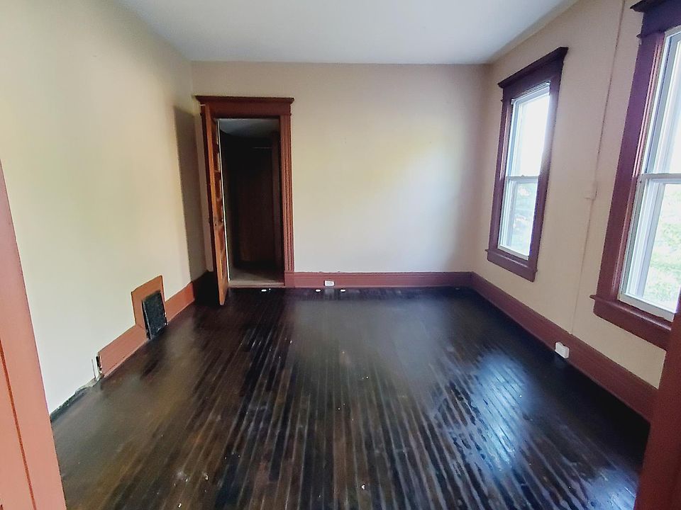 2nd image of 9 Washington St