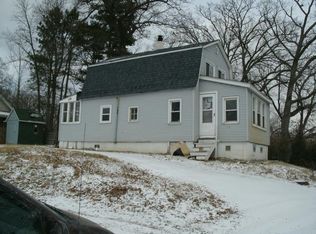 579 Lake Shore Dr, Hebron, IN 46341