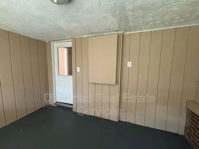 123 N Miami St — Photo 20