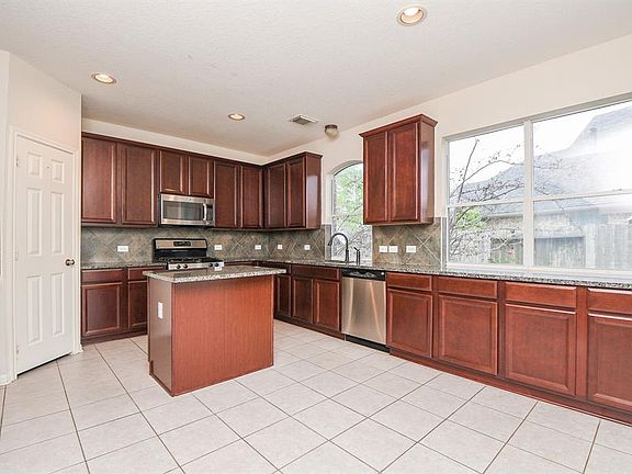 3rd image of 6211 Royal Hollow Ln