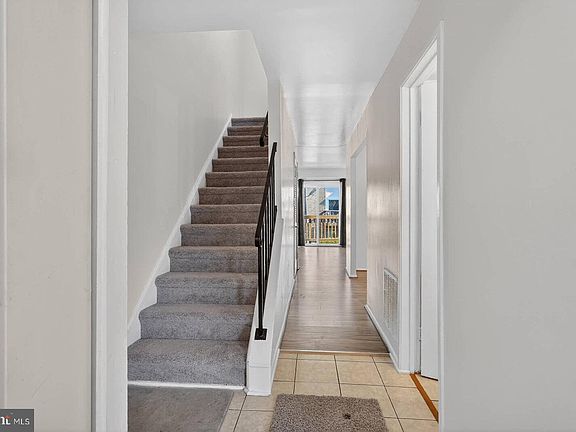4th image of 2430 Sun Valley Cir #7-B