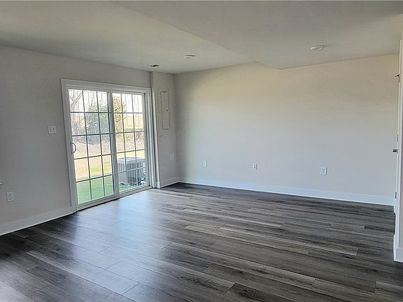 4th image of 317 W 20th St