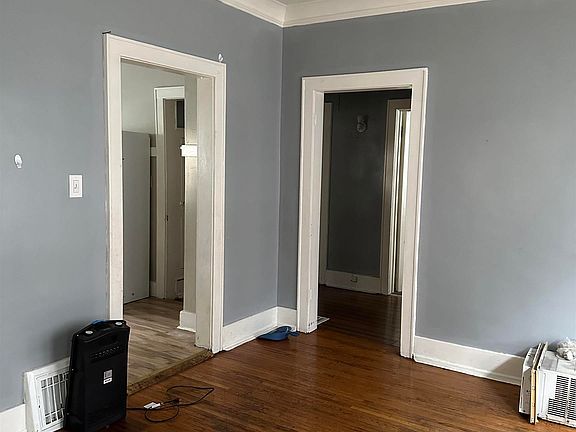 4th image of 420 E Arcadia Ave