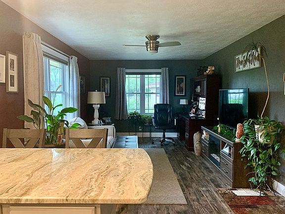 5th image of 10411 Danica Ct