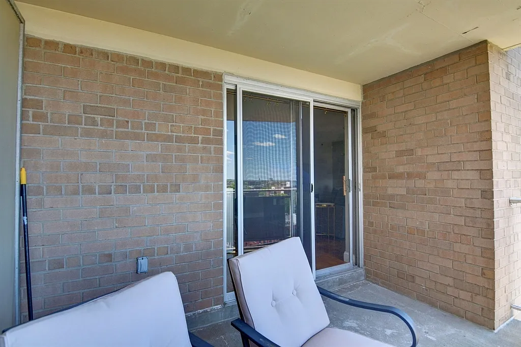 2 bed, 1.0 bath, 940 sqft, $2,500 — Photo 4