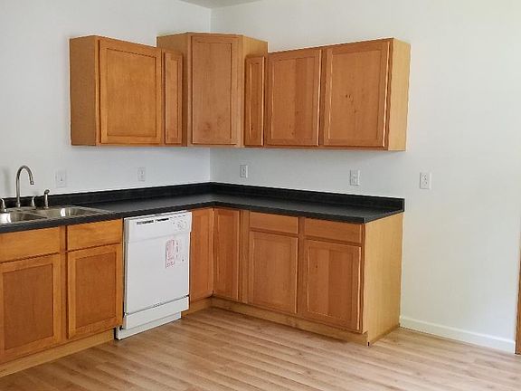 4th image of 95 E Wood St
