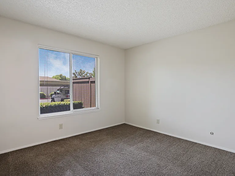 Avenue West Apartments — Photo 20