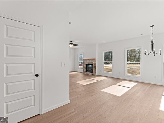 4th image of 105 Carroll Cir