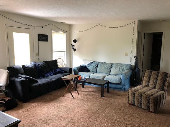 3rd image of 400 Willard Dr