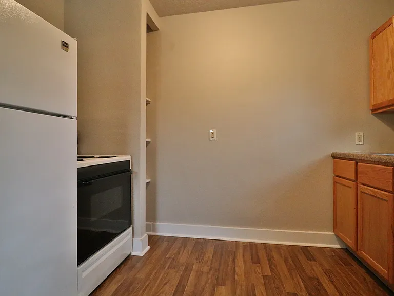 3225 N Lewis Ave (Bravo Team) — Photo 5