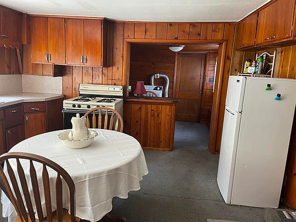 3rd image of 122 E Lake St