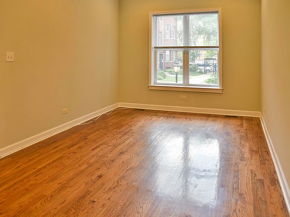 3rd image of 855 W Cornelia Ave APT 1E